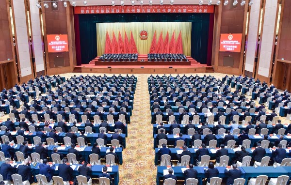 贞丰县千余名务工人员自驾返岗